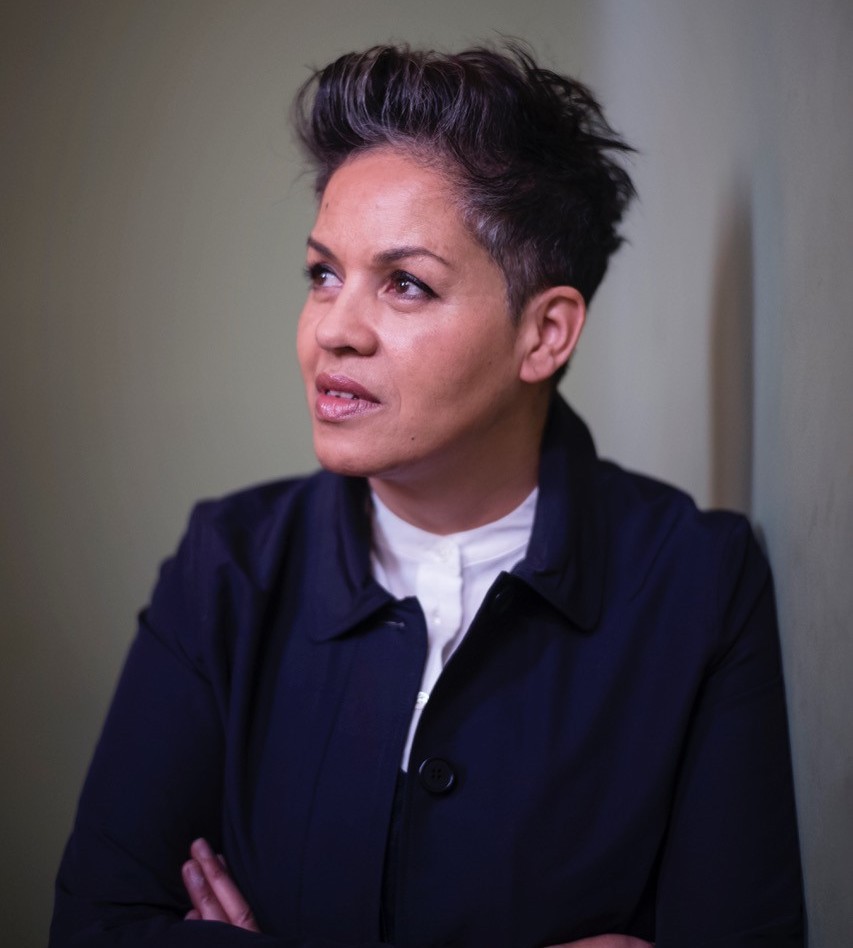 Kit de Waal looking to the left and smiling.