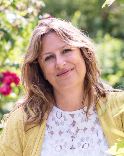 Photo of Elly Griffiths